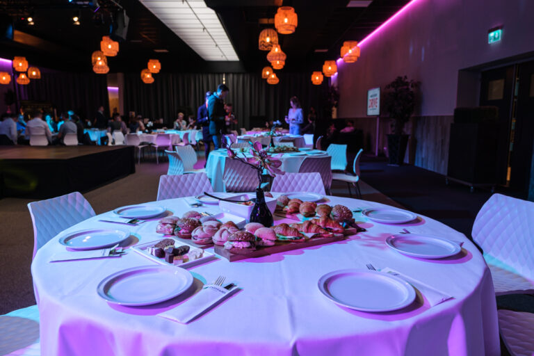 Tafel gedekt bij Evenementenhal Hardenberg