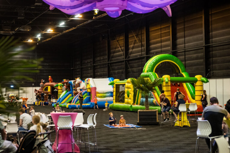 Springkussen festival in beurshal bij Evenementenhal Hardenberg