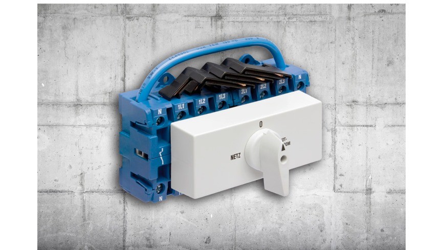 Emergency power switch according to IEC 60947-6-1