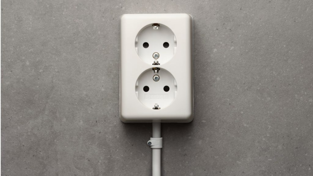 Surface-mounted wall socket