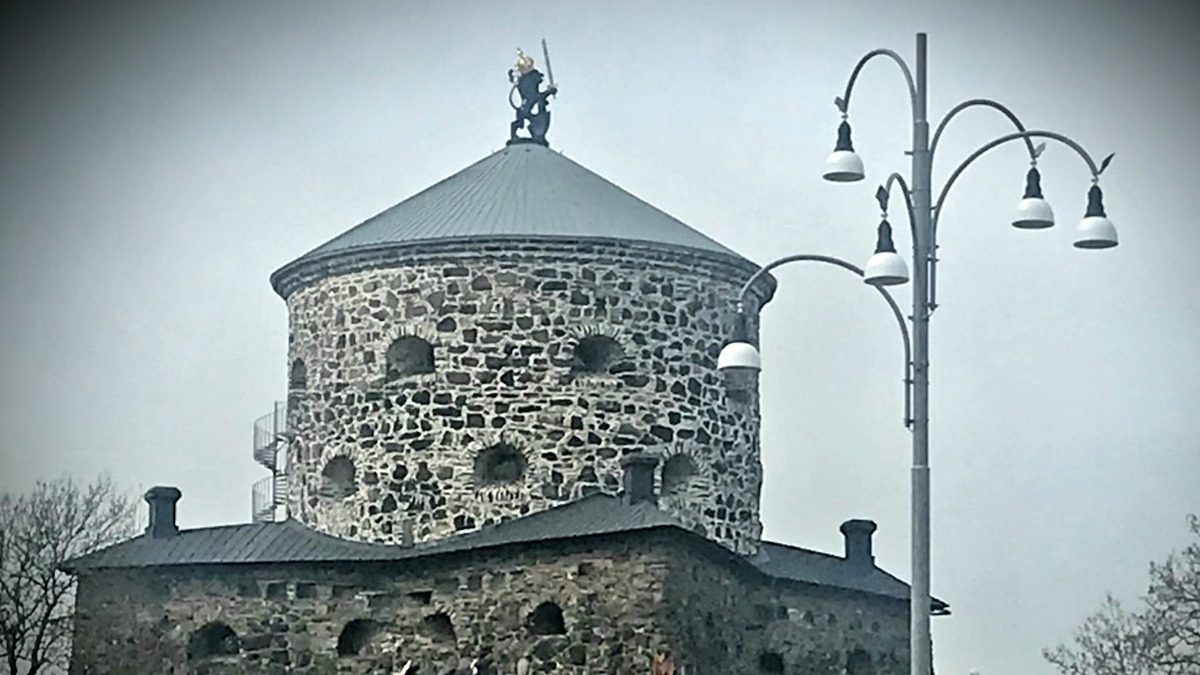 Designstolpar, Kundanpassningar