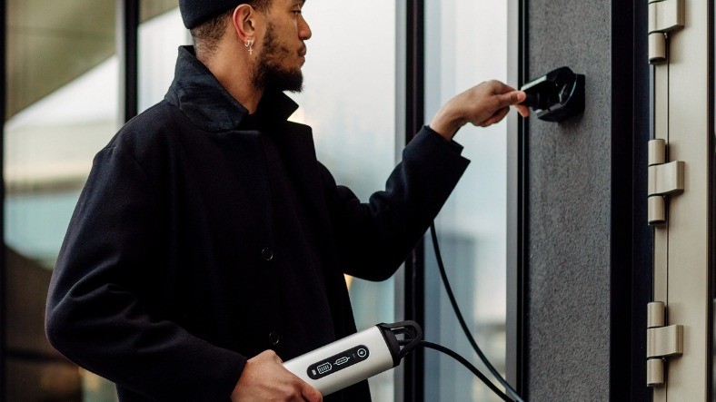 eMove eMove Mode 2 är en bärbar och högpresterande laddare som har tillverkats med användaren i fokus. Unika funktioner, oöverträffad användarvänlighet och extrem hållbarhet för säker laddning av ditt elfordon. Var du än befinner dig.