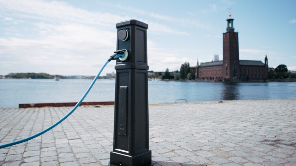 Klassisk laddstolpe i gjutjärn