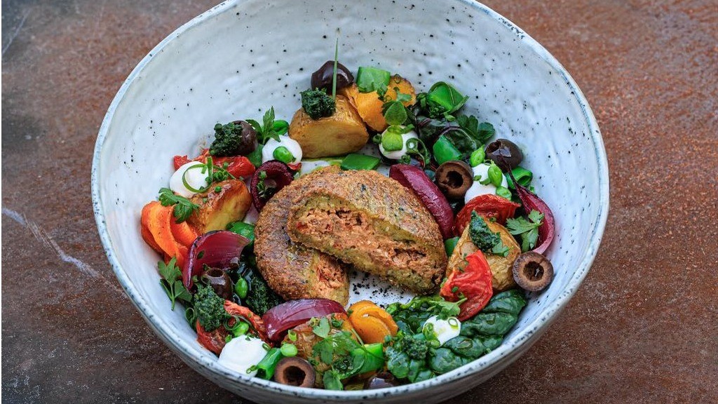 Chickpea steak with feta cheese and sun-dried tomatoes 80g