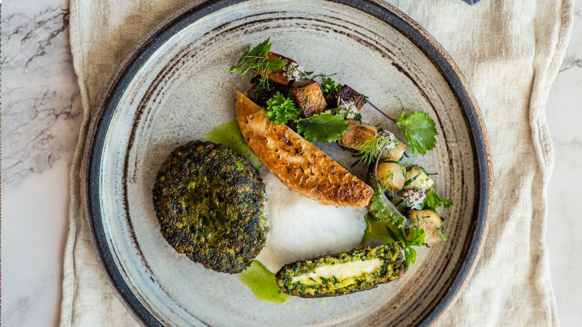 Spinach and vegetable steak filled with cream cheese
