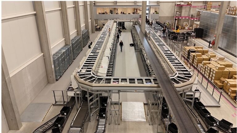 Norah Fashion – Split Tray Sorter in Action