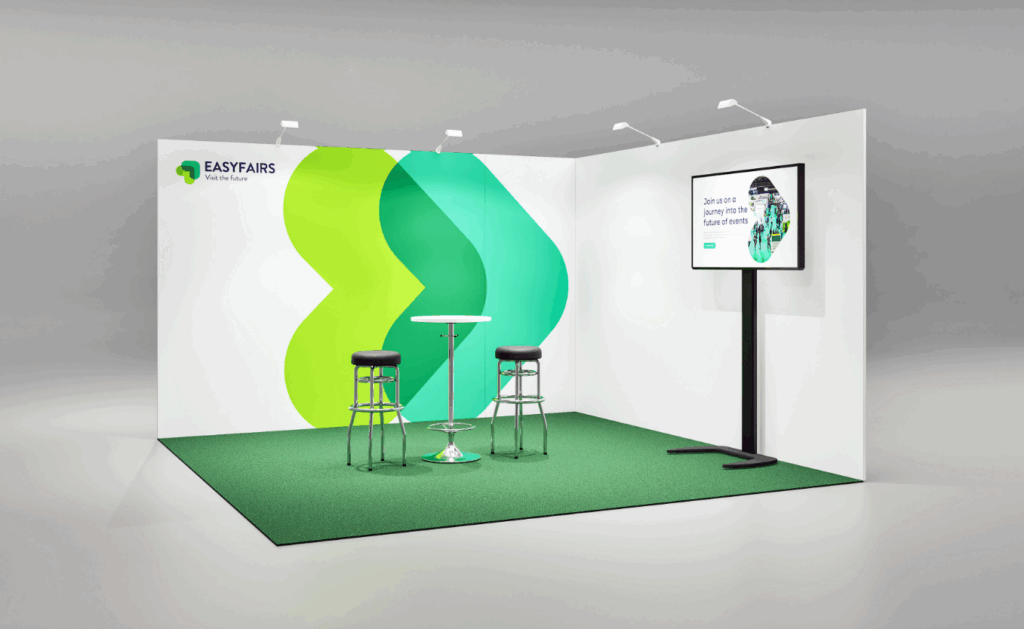 Monter med exfolierade väggar, två stolar, ett bord och en TV-skärm