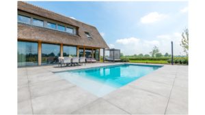 Maatwerk keramische zwembadranden