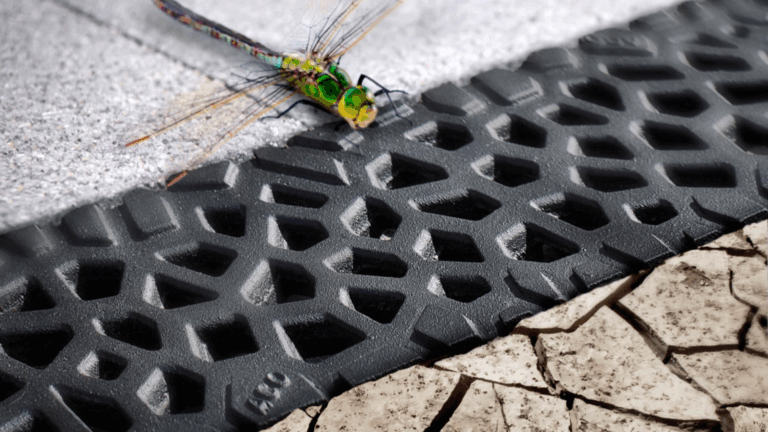 ACO Voronoi: Gietijzeren gootrooster inspired by nature