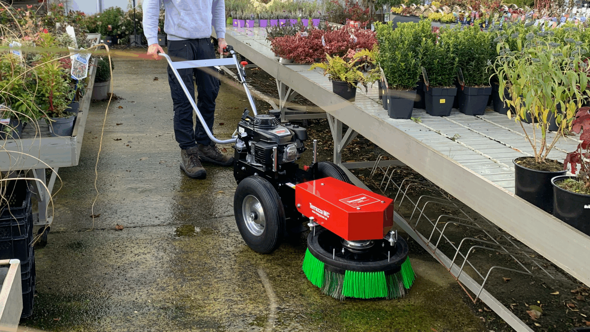 The Omni PRO® kit All-round cleaning system for gardencenters and nurseries