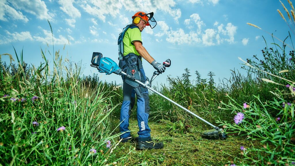 UR013G XGT 40 V Max Freischneider