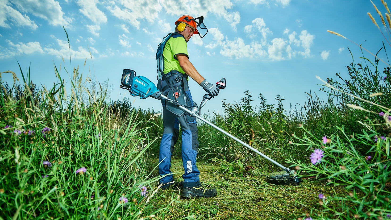 UR013G XGT 40 V Max Freischneider