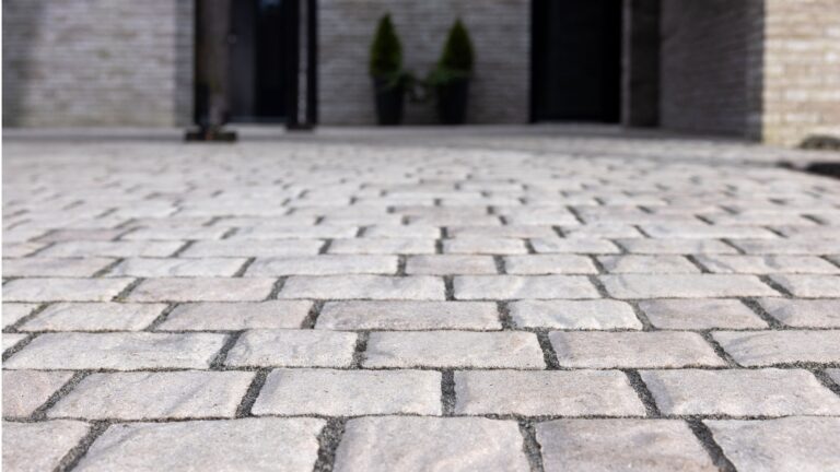 Kasseistenen voor de oprit