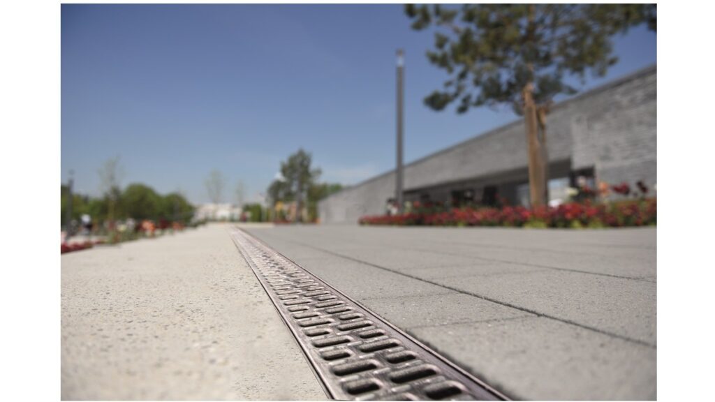 ACO Multiline Light, lijnafwatering  voor de oprit van het huis