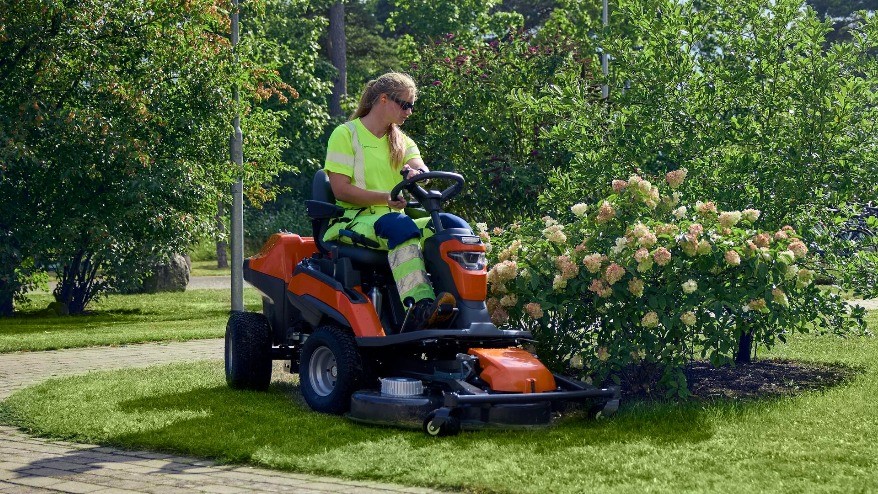 Husqvarna FM410i Rider | Krachtige en duurzame accu-zitmaaier voor professionals
