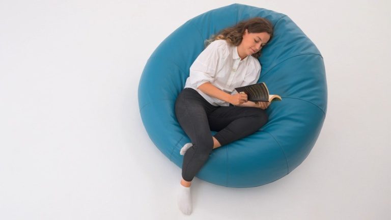 De Boden Rocker is ontworpen om zachte, controleerbare vestibulaire stimulatie te bieden, waardoor het mensen in crisis helpt kalmeren en comfort biedt.