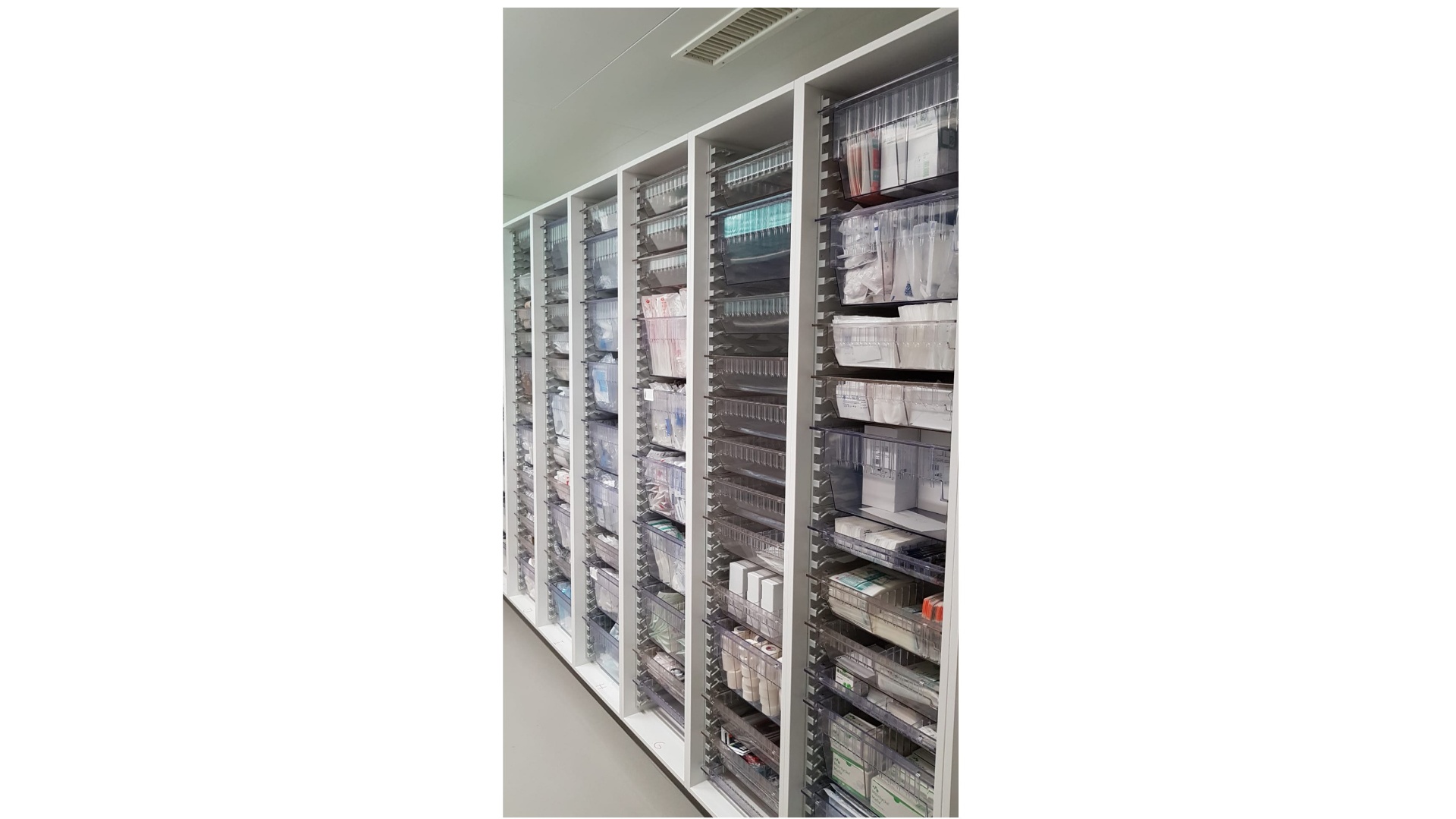 Armoires de stockage ouvertes (ISO) avec parois modulaires