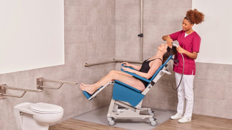 Fauteuils de douche multifonctionnels