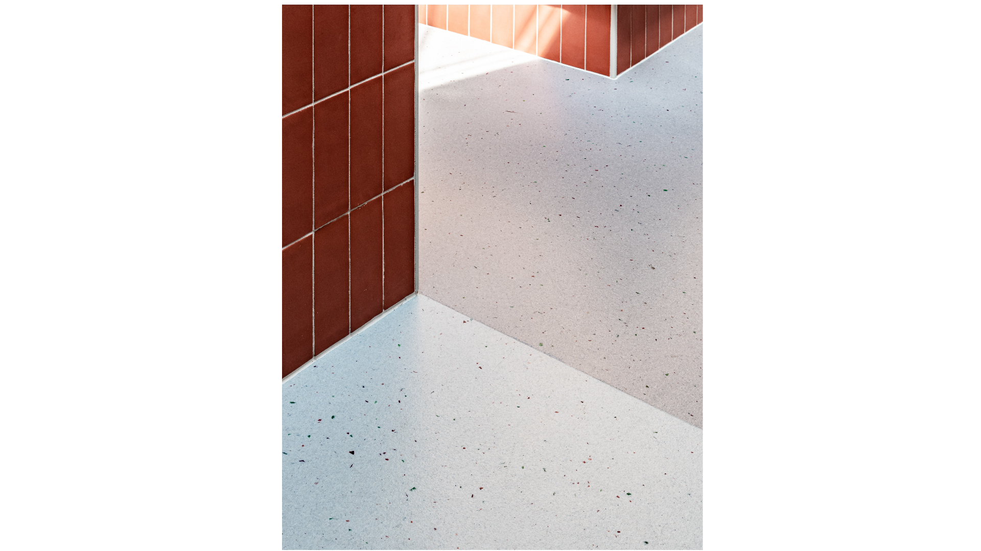 Dewefloor TR est un sol lissé à la truelle ou sol en mortier, un sol très robuste à l’éclat moderne, industriel. Les sols lissés à la truelle sont constitués de fins grains de quartz colorés mélangés à des résines époxy de qualité supérieure.
