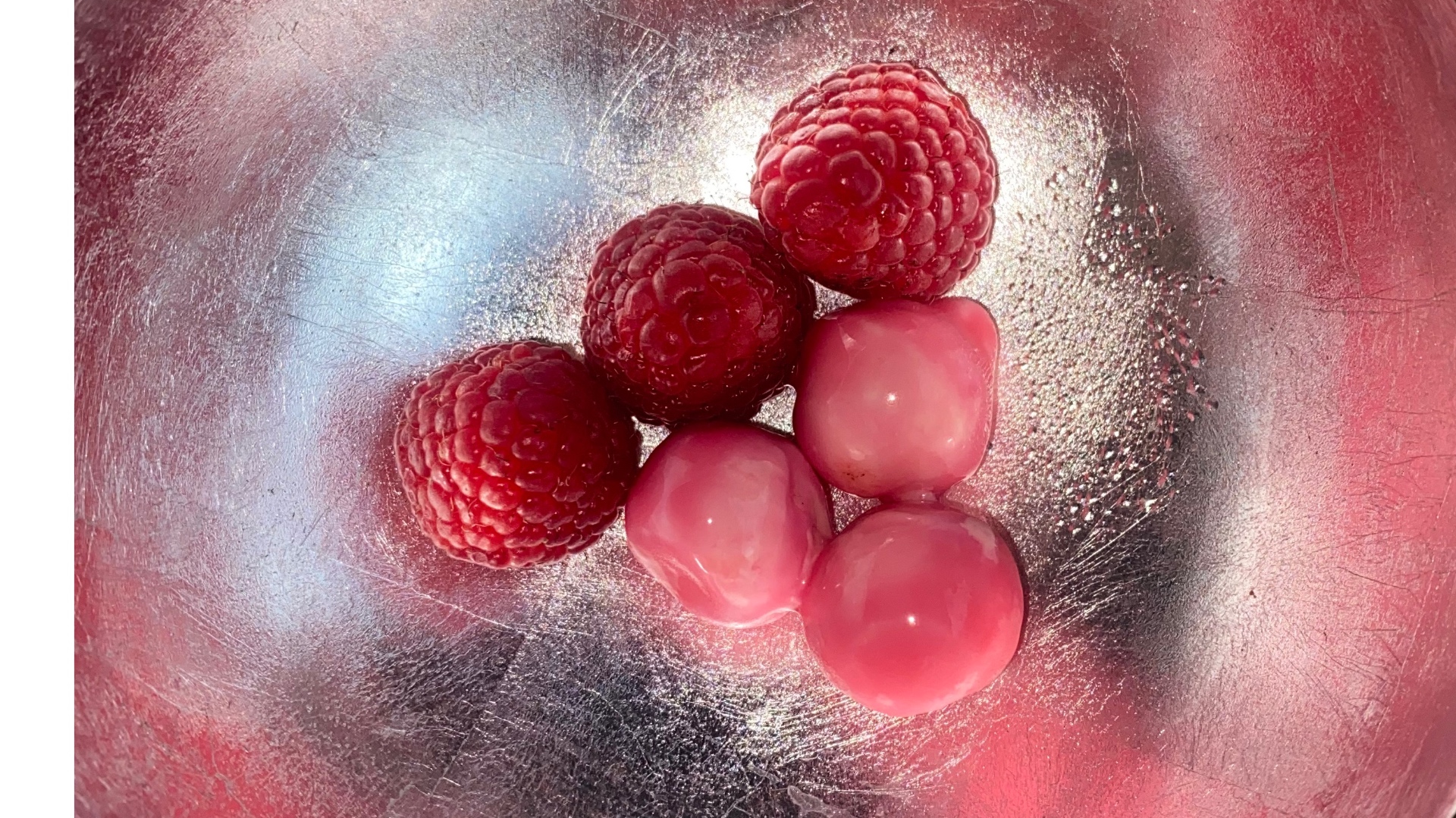 aardbei , framboos , kers sorbet flavor