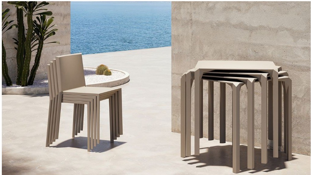 Kunststof stoelen & volkern tafelbladen