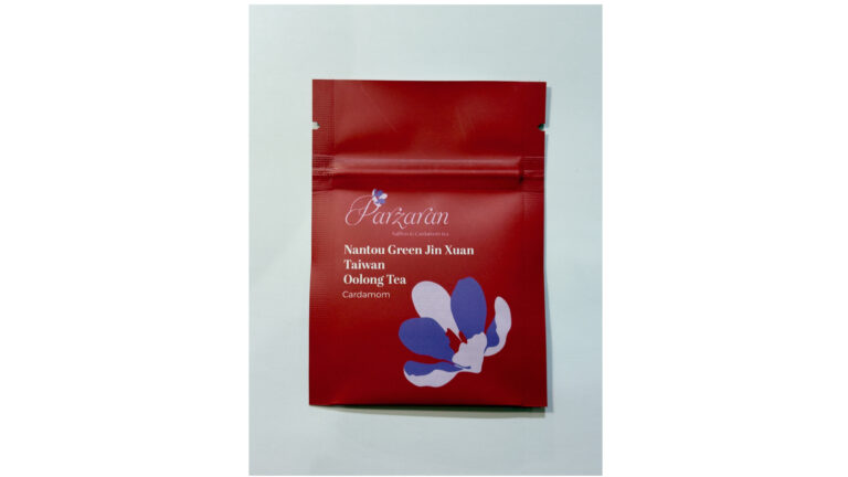 Nantou Green Oolong uit Taiwan gemengd met kardemom heeft het allemaal, mild en aangenaam. Kardemom heeft digestieve kwaliteiten en parfumeert de maag en mond.
