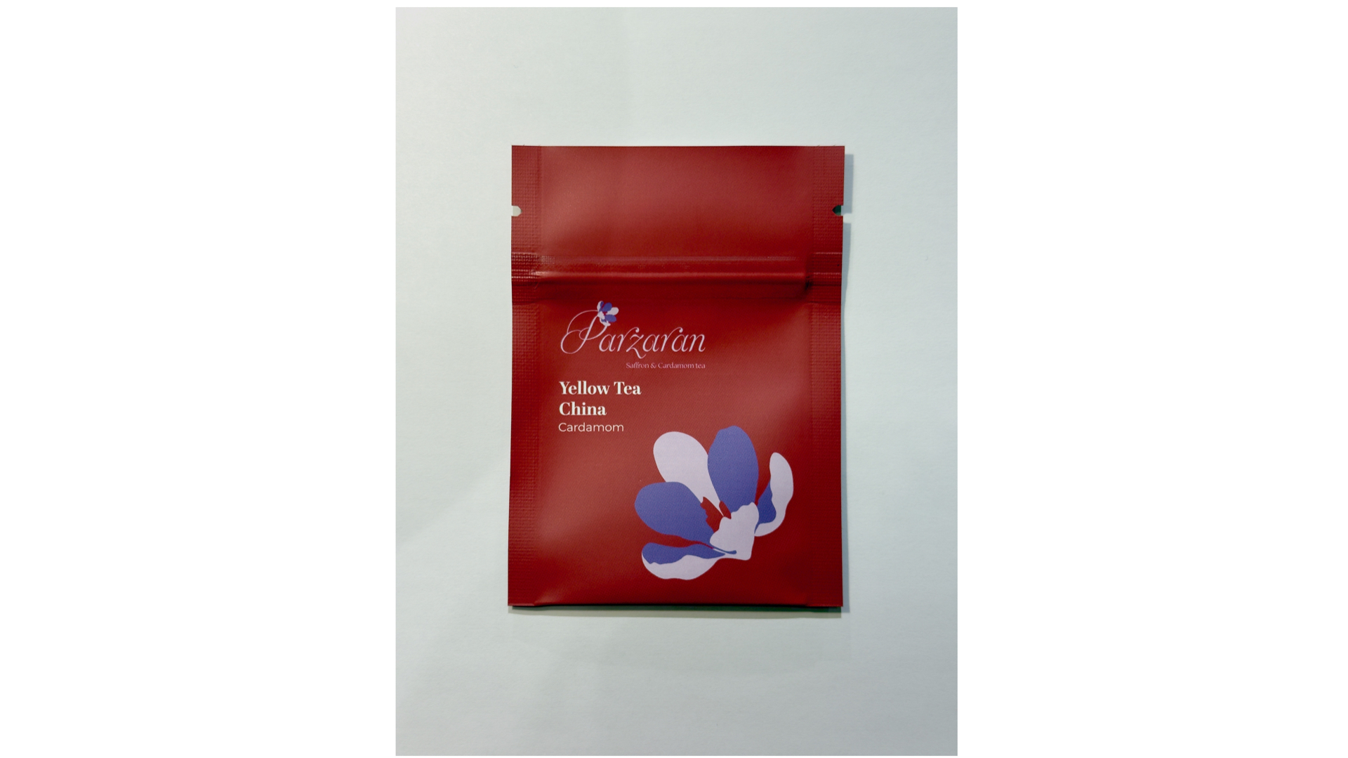 Le thé jaune est un thé chinois à forte concentration d’antioxydant. Il a un arôme terreux, léger et doux. mélangé avec le cardamome, il a un effet digestif et parfume l’estomac et la bouche.