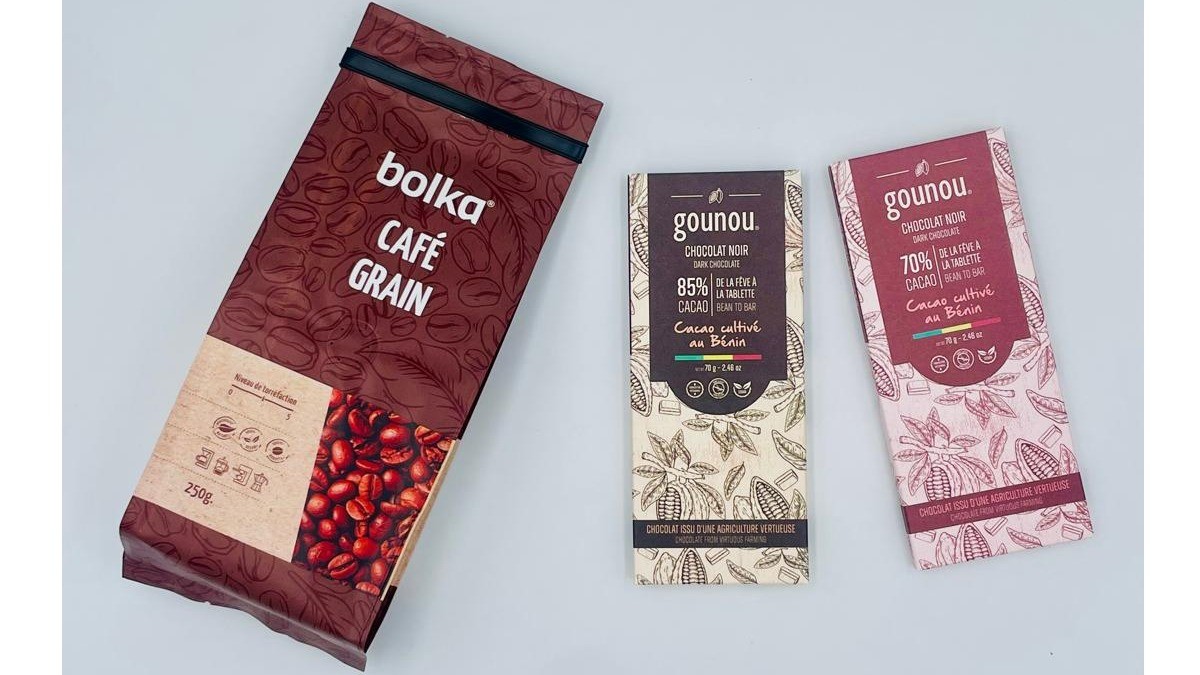 Gounou est un chocolat bean-to-bar élaboré à partir de cacao béninois, destiné aux amateurs et artisans. Disponible en tablettes de 70 g, avec ou sans éclats de cajou. C’est un produit de BOLKA CORP, qui fabrique aussi le café Bolka, éthique et traçable.