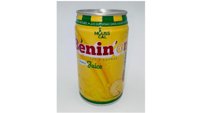 BENIN’OR offre le goût authentique de l’Ananas Pain de Sucre du Bénin, transformé selon des standards rigoureux. Ce jus naturel, disponible en canettes de 33 cl, est produit depuis 24 ans par MOUSS CAL, engagé pour la qualité et les cultures locales.