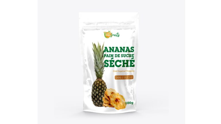 VITAFRUITS verwerkt ambachtelijk de Sugarloaf-ananas uit Benin tot smakelijk en voedzaam gedroogd fruit. Het productassortiment omvat ook gedroogde mango en papaja, verkrijgbaar in zakjes van 100 g, 250 g en 500 g, evenals aanpasbare bulkverpakkingen.