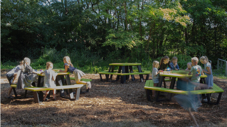 Straatmeubilair uit recycling kunststof