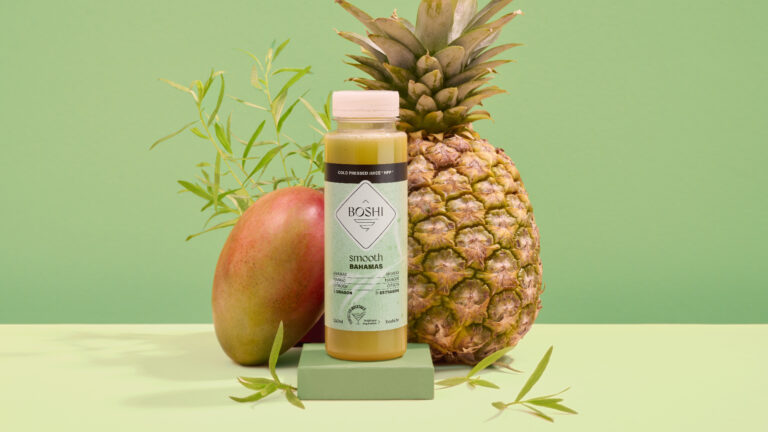 Boshi Bahamas, un mélange d’ananas, de mangue, de citroen et d’estragon. Un jus frais et unique avec une touche épicée.