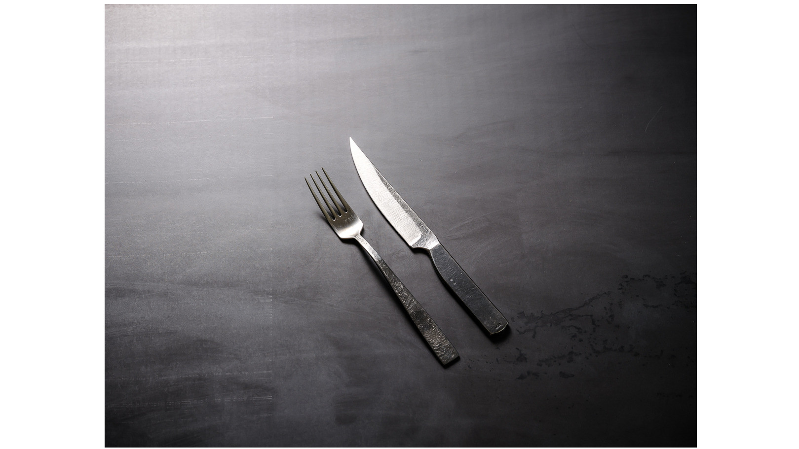 Couteau de table Brut de forge avec fourchette