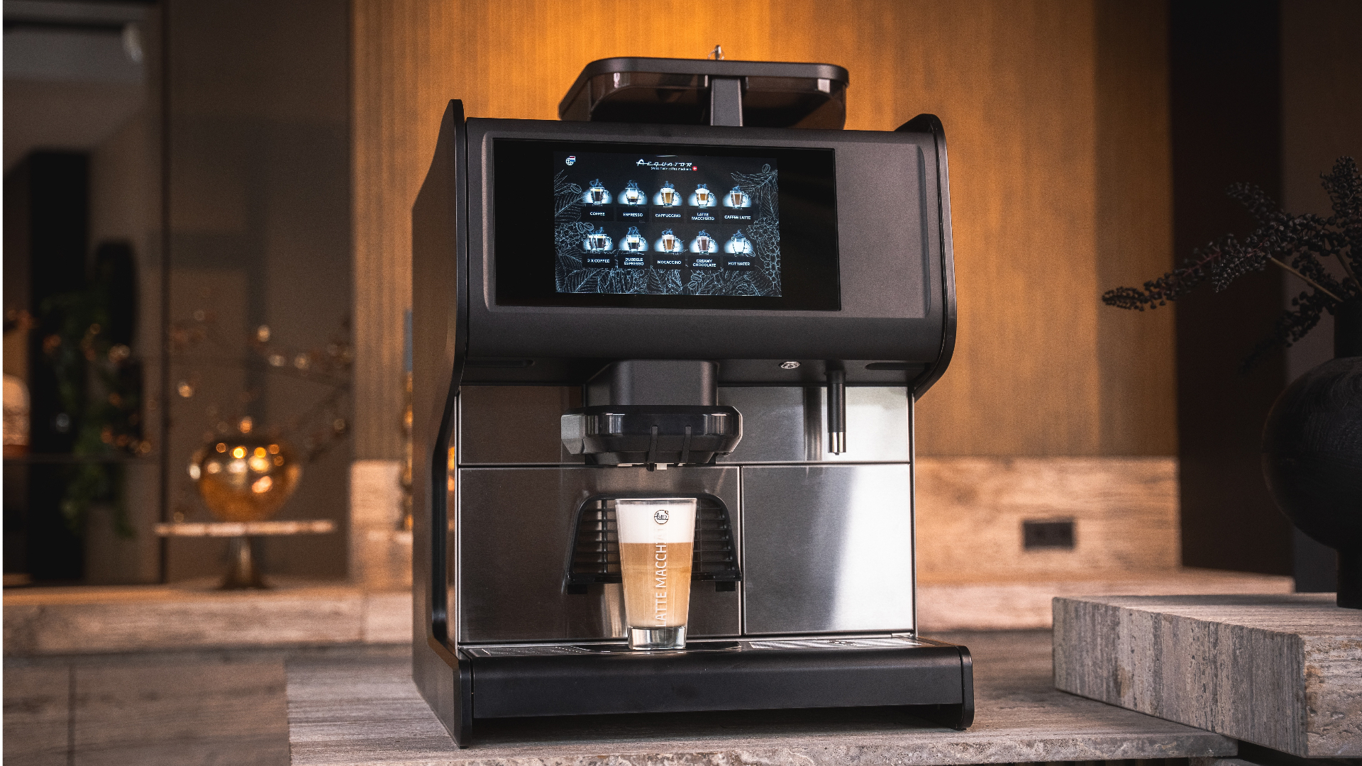Aequator Panama – De hoogwaardige koffiemachine voor de ultieme koffie- en melkbeleving. Met de Lattiz-module altijd perfect melkschuim, zonder melkreiniging of waterverspilling. Een echte game changer.
