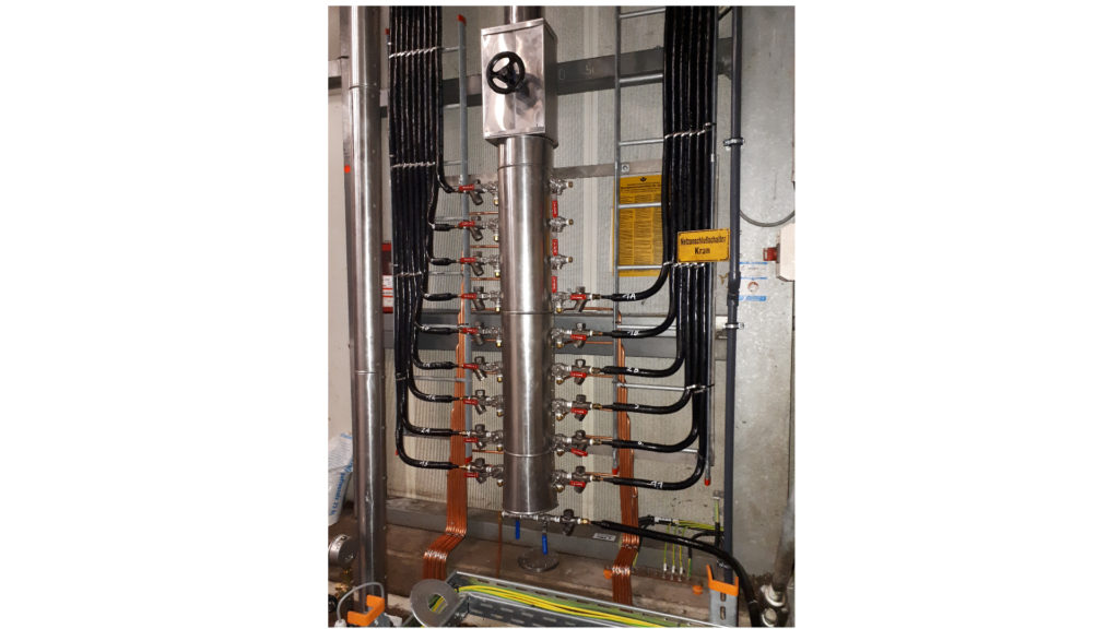 Manifold with steam extraction