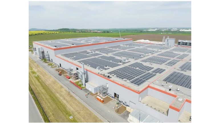 How 100 maintenance workers work with Scable in one of Europe’s largest battery factories