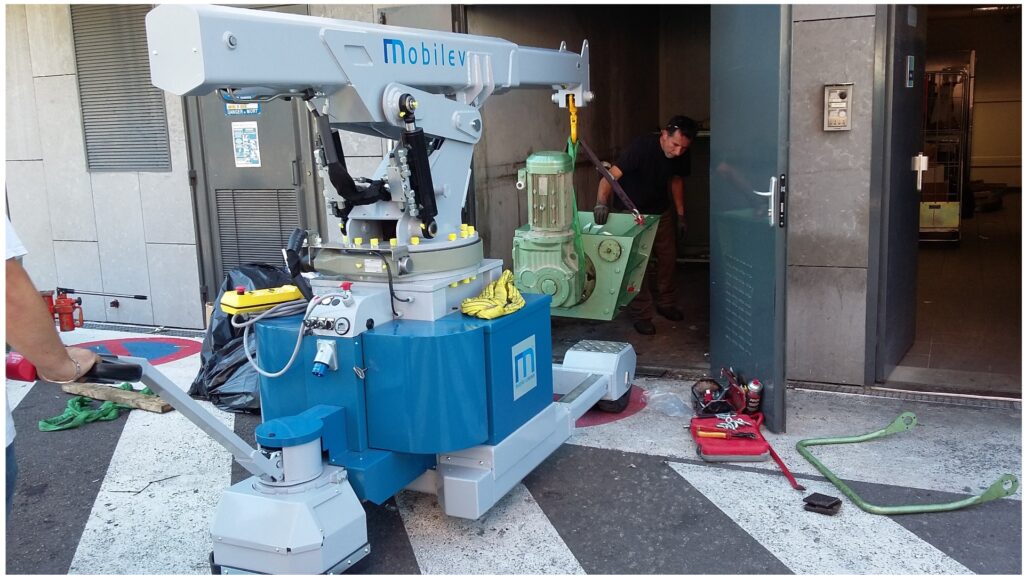 20MT 3×1 TC – Electric Mobile Crane with Variable Wheelbase and 18° Slewing