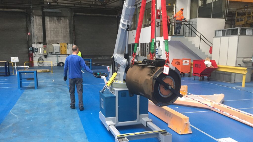 Self-Propelled Workshop Mini Crane 20MT – 2160 kg Capacity, Adjustable Wheelbase