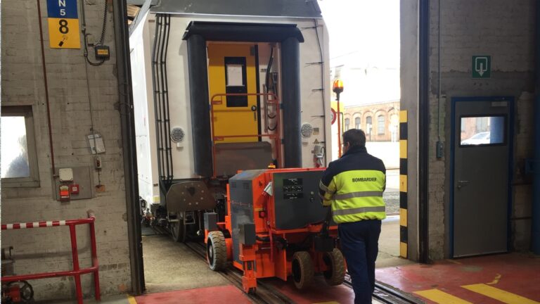 New Product: Mobilitrac 60 F – Heavy-Duty Push/Pull Tractor (90,000 kg)