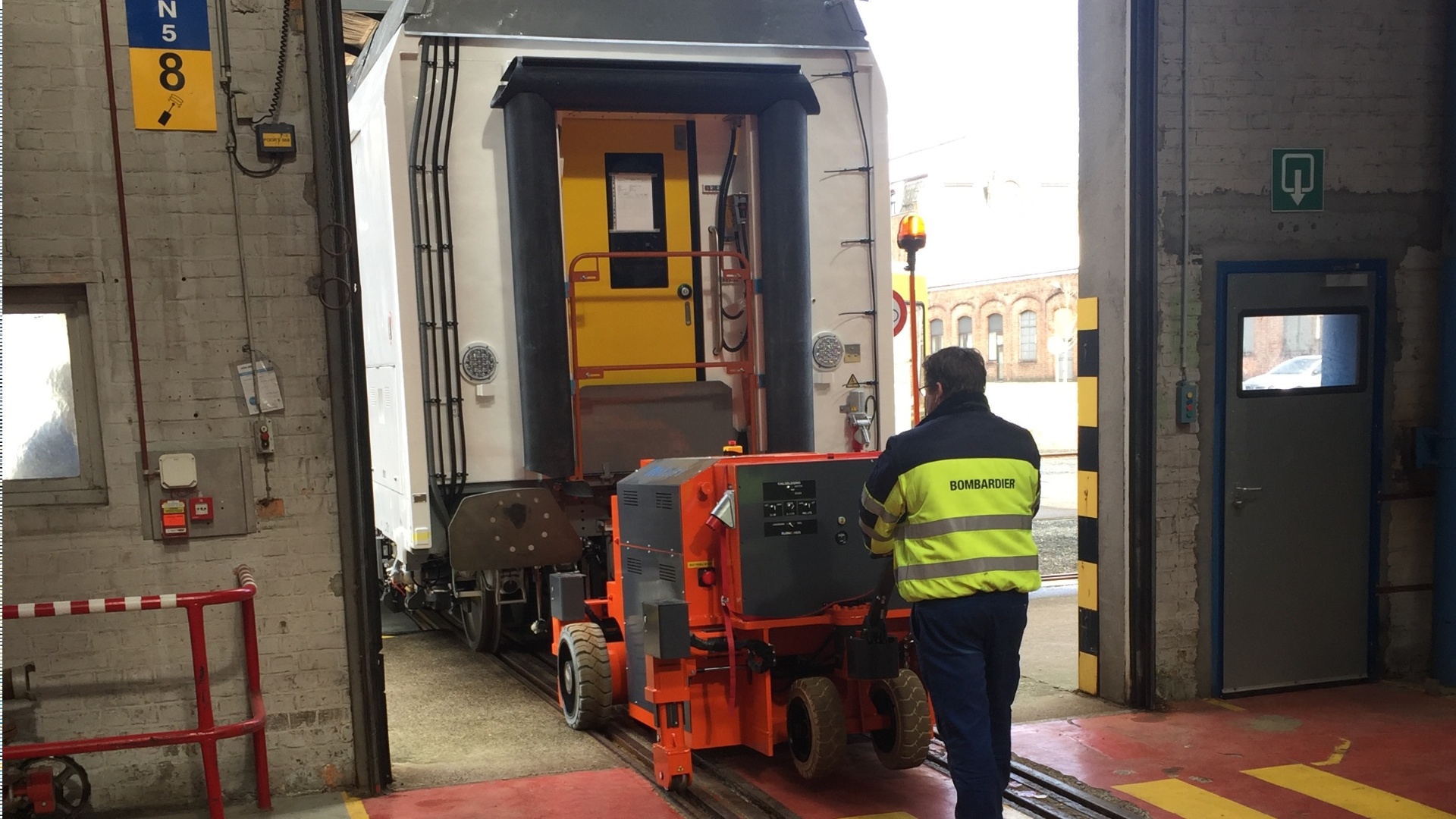 New Product: Mobilitrac 60 F – Heavy-Duty Push/Pull Tractor (90,000 kg)