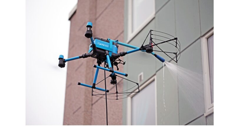 Drohnentechnologie > Reinigung von Fassaden, PV-Anlagen, Fenster u.v.a.