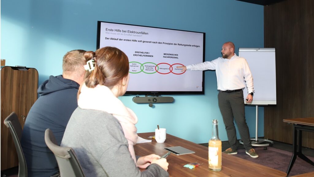 Piepenbrock Prüfservice offers training and consulting services in the field of electrical safety.