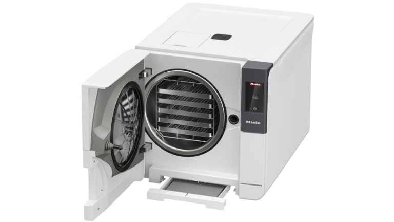 Small sterilizer CUBE PST 2210 with intuitive touch controls and an instrument capacity of 5.5 kg.