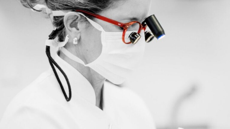 Integrated lighting systems for loupe glasses