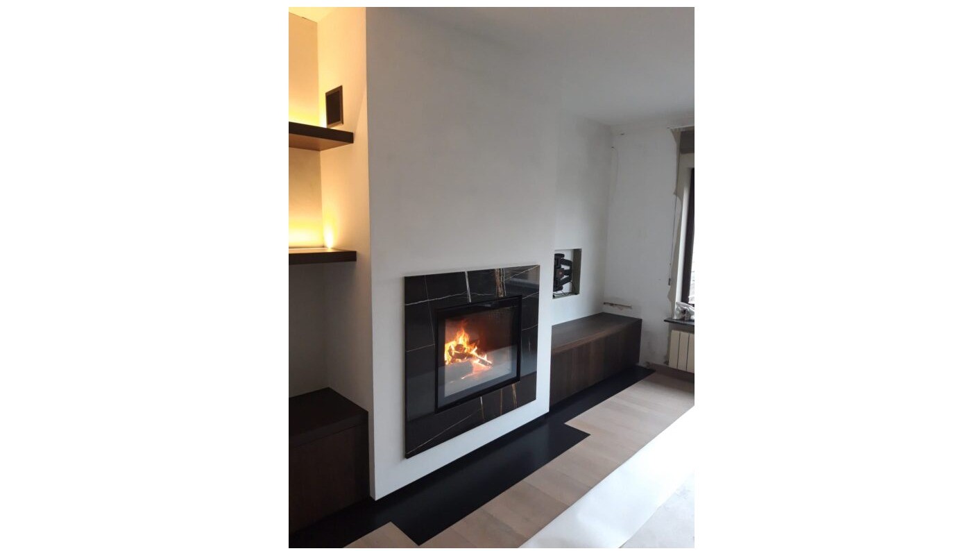 WAT IS NU HET VERSCHIL TUSSEN EEN OPEN HAARD EN EEN GESLOTEN HOUTHAARD.