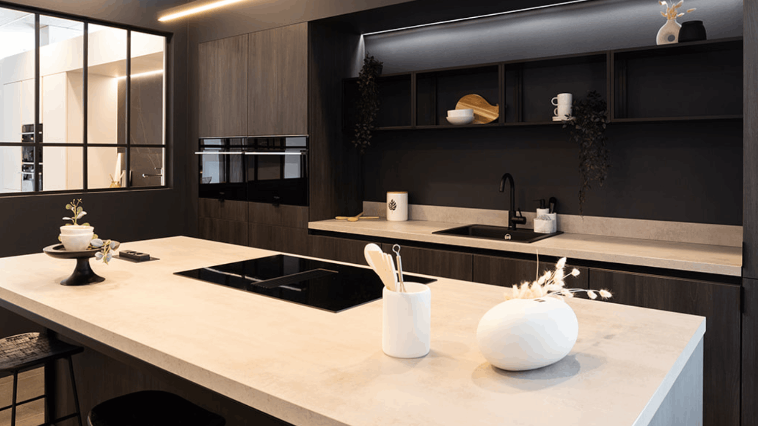 Strakke moderne keuken