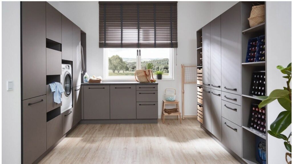 Plezier volgt functie LISA Een nieuwe kijk op huishoudelijk werk. Met het sorteren van wasgoed en een ergonomisch hoge wasmachine wordt de was doen een nieuw favoriet tijdverdrijf.