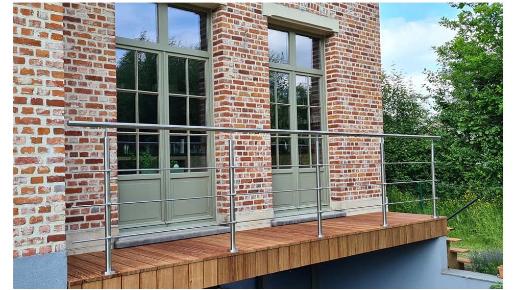 Plaatsing outdoor inox balustrade