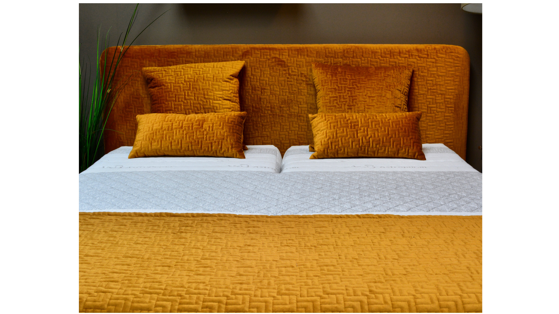 Producent van matrassen, bedden, lattenbodems en wollen slaapsystemen. We hebben het HIB award (handmade in Belgium) omdat onze producten lokaal gemaakt worden met Belgische en Europese materialen. Alle maatwerk is mogelijk en dat reeds meer dan 32 jaar.