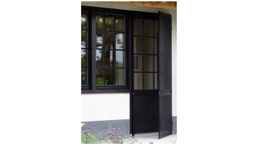 Vliegendeur Opendraaiend